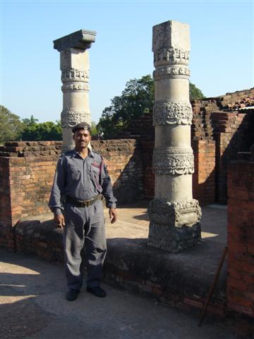 File:Temple remains at Nalanda University (Small).JPG