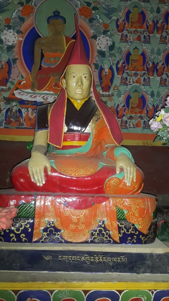 File:Khenchen Jampal Dewé Nyima Statue.jpg