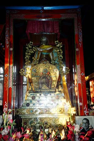 File:ChokyiLodro-stupa 300.jpg