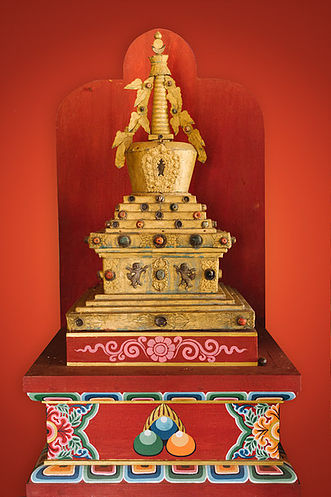 File:Yum Namgyal Drolma Stupa.jpeg